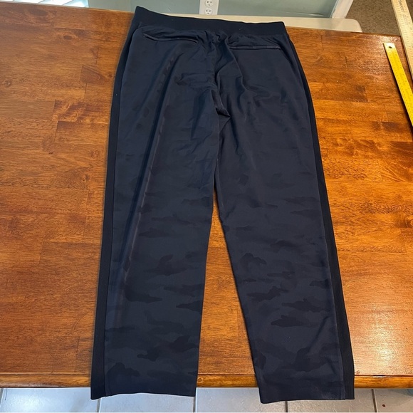Athleta women’s navy Brooklyn ankle camo pant size 12 - Picture 10 of 10